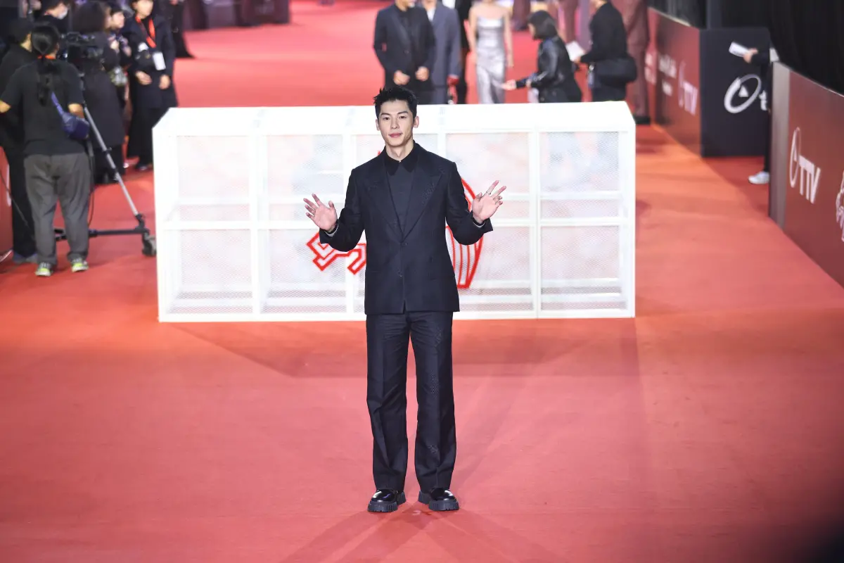 ▲許光漢服役後還是各方矚目焦點，形象也更為正面。過去男藝人守法入伍者像林志穎、鄭元暢等都讓人對他們的印象更加分，鄭元暢更被讚執行海巡勤務的模樣更勝演戲時的造型。（圖／NOWnews攝影中心）