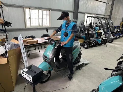 「微型電動二輪車」車主注意!11/30起未掛牌上路 最重罰3600元