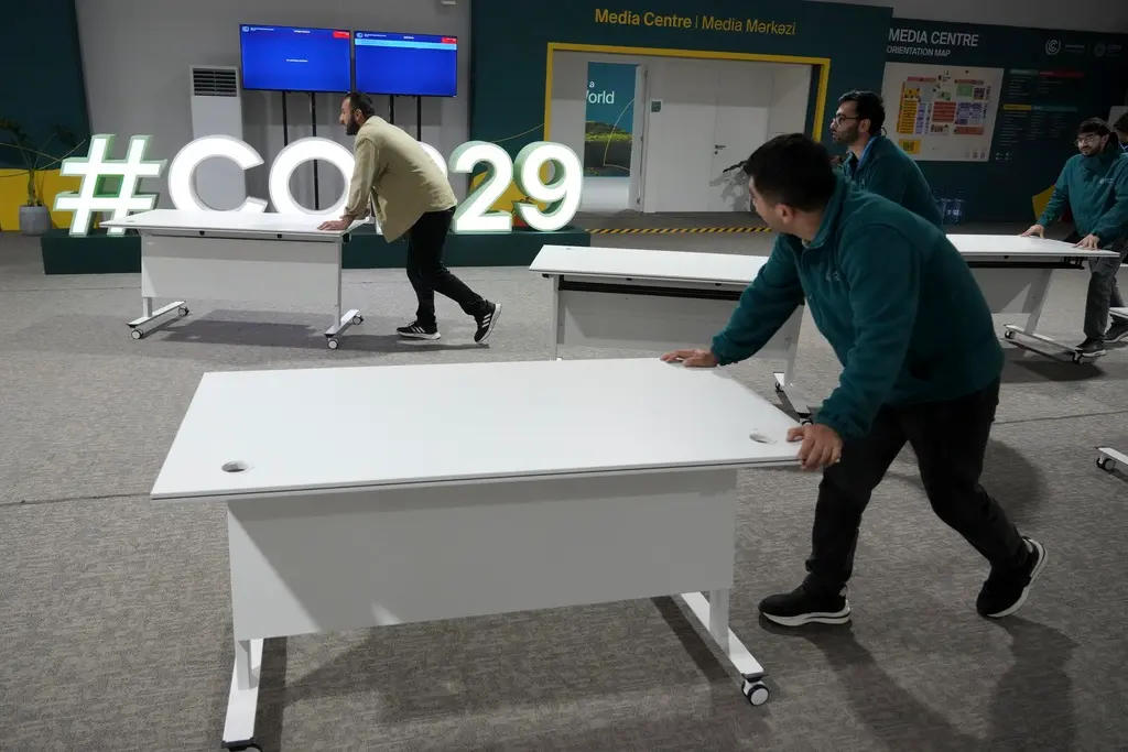 ▲聯合國氣候變化綱要公約第29次締約方會議（COP29）的小島國和最低度開發國家談判代表今天退出與主席國亞塞拜然針對1份氣候協議的加時諮詢會議，因不滿其財務訴求遭到忽視。（圖／美聯社／達志影像）