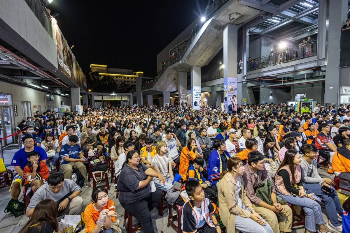 台南實在太狂 黃偉哲開放市立棒球場為台灣英雄應援