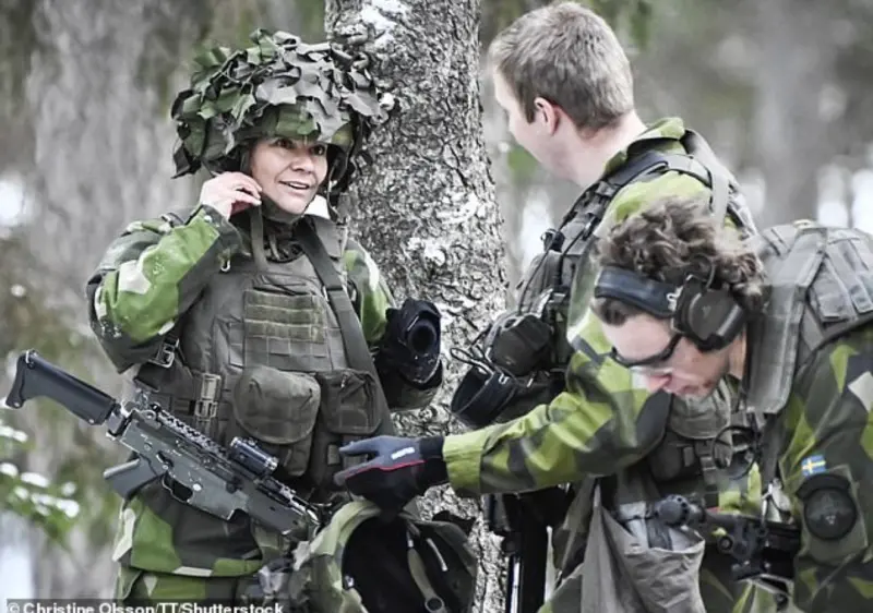 ▲瑞典公主維多利亞公主（Crown Princess Victoria of Sweden）接受瑞典海軍陸戰隊的特殊軍事訓練。（圖／翻攝自Ｘ）