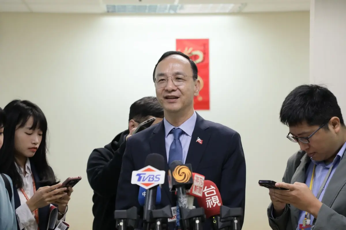 ▲國民黨主席朱立倫第一時間發文聲援白營釘孤枝遊行。（圖／資料照片）