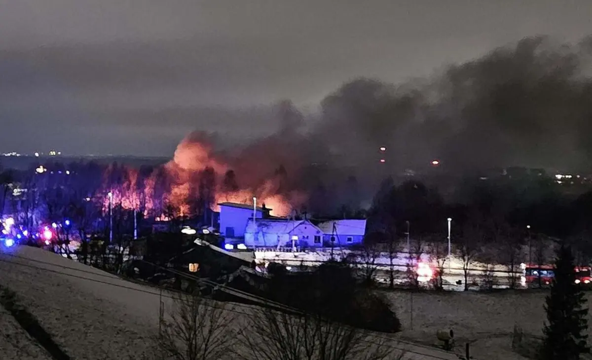 ▲1架DHL貨機傳出在立陶宛首都機場附近墜毀。 （圖／翻攝自立陶宛國家廣播電視台）