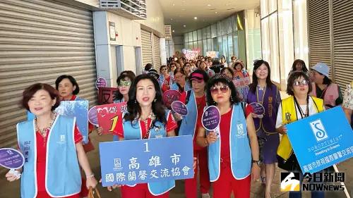 ▲國際蘭馨交流協會中華民國總會響應國際終止婦女受暴日，展開全國各分會連線遊行活動。（圖／記者陳美嘉攝，2024.11.25）