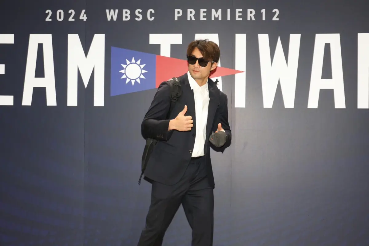 ▲中華隊在世界棒球12強金牌戰打敗強敵日本隊，拿下台灣成棒國際賽第一面冠軍，今晚中華隊隊職員也搭機返國。（圖／記者李政龍攝）