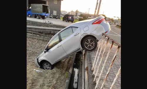 台中男左轉暴衝失控！轎車「直插稻田」　一查又是酒駕
