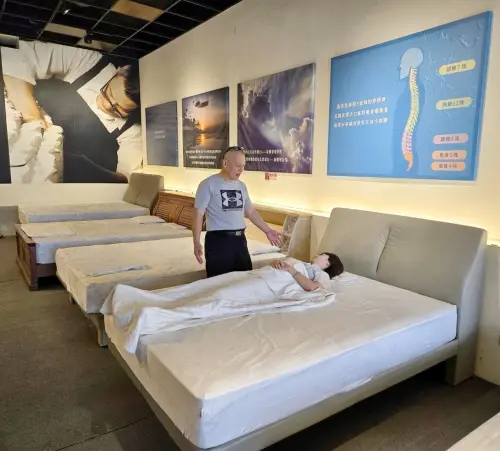 ▲《阿萬師手工床墊》門市，結合傳統工藝與現代舒適設計，讓顧客能親身感受匠心製作的高品質床墊。（圖／業者提供）