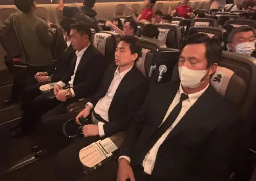 ▲有民眾目睹王建民、彭政閔與蔡其昌等人都坐在豪經艙，把商務艙位置留給選手們。（圖／翻攝Threads@show4653）