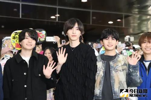 ▲2021年出道的浪花男子擁有高人氣,左起為西畑大吾、道枝駿佑、長尾謙杜、藤原丈一郎,近日舉辦韓國演唱會,粉絲擠爆現場。(圖/記者李政龍攝) ▲2021年出道的浪花男子擁有高人氣,左起為西畑大吾、道枝駿佑、長尾謙杜、藤原丈一郎,近日舉辦韓國演唱會,粉絲擠爆現場。(圖/記者李政龍攝)