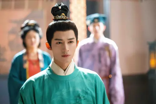 ▲《墨雨雲間》王星越首搭檔《雲之羽》盧昱曉 互搶生意相愛相殺。（圖／Netflix提供）