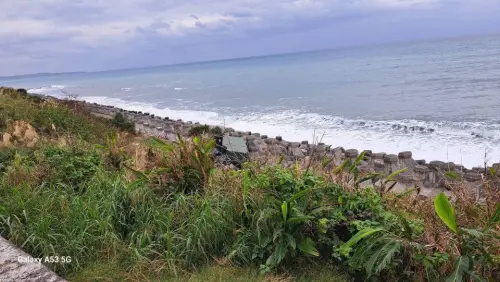 ▲疑似載運愛國者飛彈發射器的軍用卡車失控翻落省道台11線96K處。（圖／翻攝畫面）