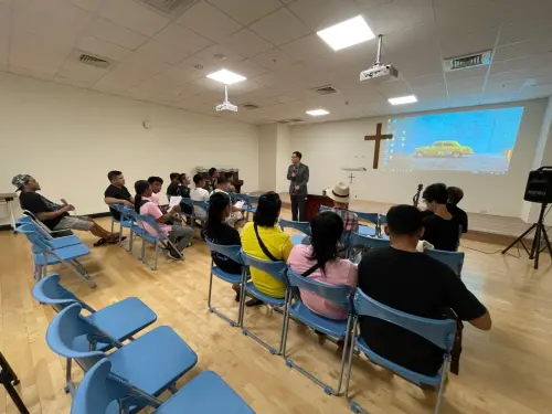 ▲外籍船員於船員會館做禮拜。（圖／漁業署）