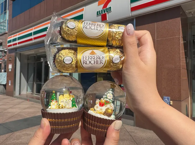 ▲7-11每年聖誕節都瘋搶的金莎巧克力贈品「聖誕水晶球」活動開跑，只要買3入裝金莎8條或4件哈根達斯即可免費獲得一顆水晶球。（圖／記者鍾怡婷攝）