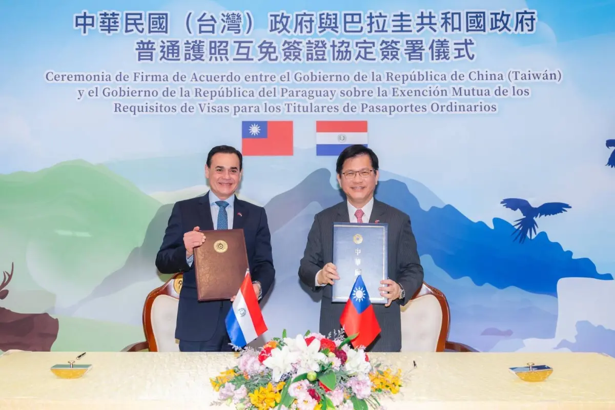 ▲友邦巴拉圭近日驅逐1名中國外交人員，原因據悉是干預巴國內政、企圖遊說與台灣斷交。圖為先前外交部長林佳龍（右）與巴拉圭外交部長拉米雷斯（Rubén Ramírez Lezcano，左）合照。（圖／外交部提供）