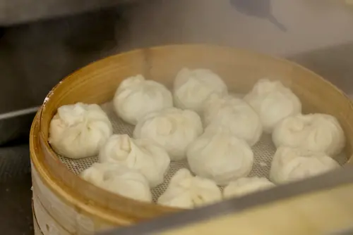 小籠湯包蒸籠會不會洗？店員說出真相　不洗下場嚇人：比馬桶還髒
