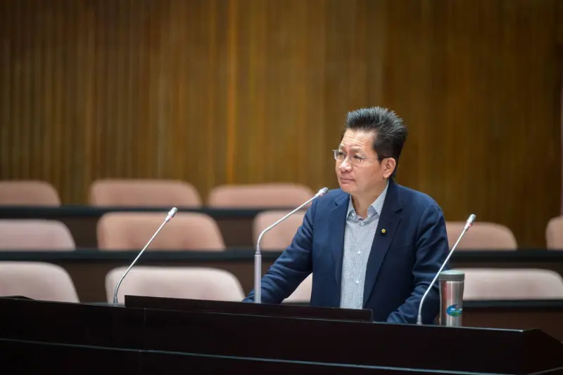 ▲吳春城在質詢時表示，他要替公務人員抱不平 （圖／業者提供）