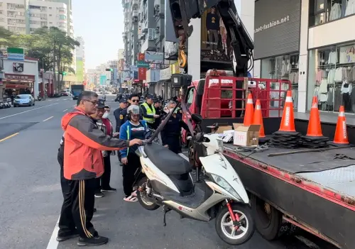 微電車正式執法 高市警監今聯合稽查3件違規開罰7800元
