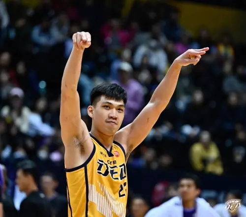 ▲黃泓瀚則拿下13分、9籃板、5助攻、4抄截，尤其在決勝節連拿7分，全方位積極表現幫助球隊緊咬戰局。（圖／特攻球團提供）