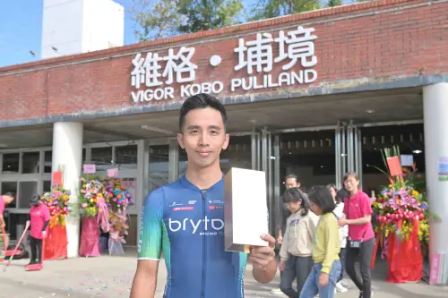 ▲自由車國手盧紹軒推廣南投在地品牌。（圖／維格提供）