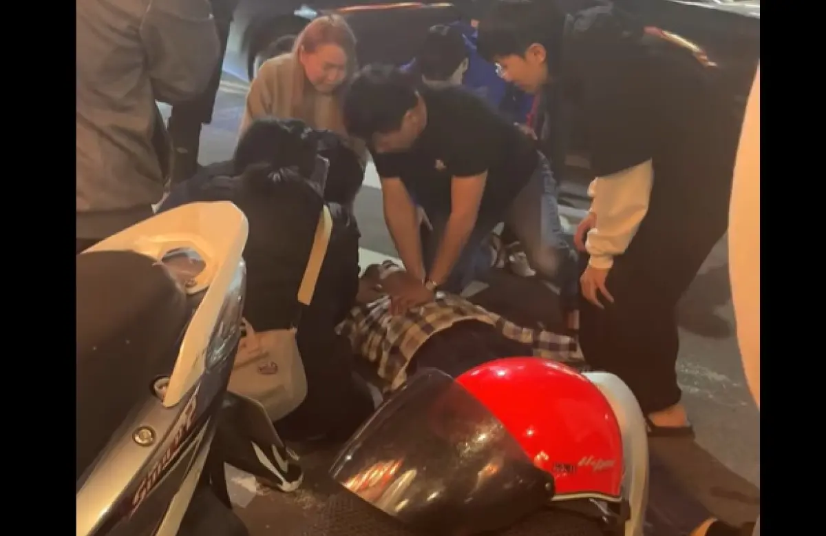 ▲28日晚間，新莊區一台小巴士行經福壽街，67歲葉姓司機突然病發昏迷，4名台北醫院、樂生療養院的醫護人員，見狀隨即上前協助急救。（圖／翻攝愛新莊我是新莊人）