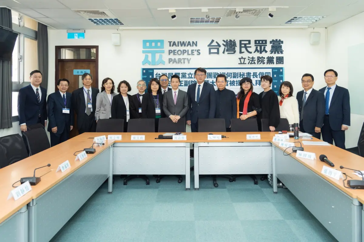 ▲總統府副秘書長何志偉率大法官被提名人拜會民眾黨立院黨團。（圖／民眾黨團提供，2024.12.02）