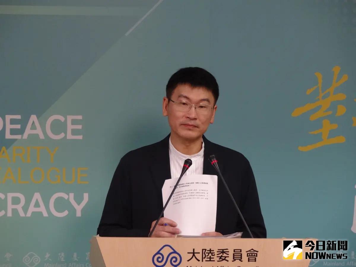 ▲陸委會副主委梁文傑否認上酒店與林秉文唱歌。（圖／記者呂炯昌攝）