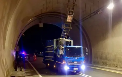 台62瑪南隧道「燈具掉落」！垃圾車擋風玻璃遭砸碎　驚悚畫面曝光
