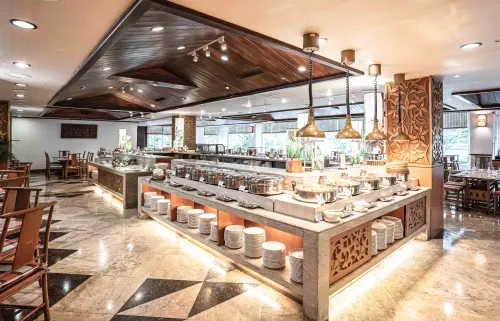 知本老爺酒店提及,本次改裝將以創新設計與永續發展為核心,導入先進的綠色建材與減碳技術,自助餐廳以及公共空間也將帶來全新升級。(圖/知本老爺提供) ▲知本老爺酒店提及,本次改裝將以創新設計與永續發展為核心,導入先進的綠色建材與減碳技術,自助餐廳以及公共空間也將帶來全新升級。(圖/知本老爺提供)