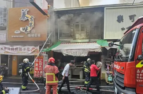 嘉義60年草魚湯店火警！木造建築火勢延燒迅速　警消緊急灌救撲滅
