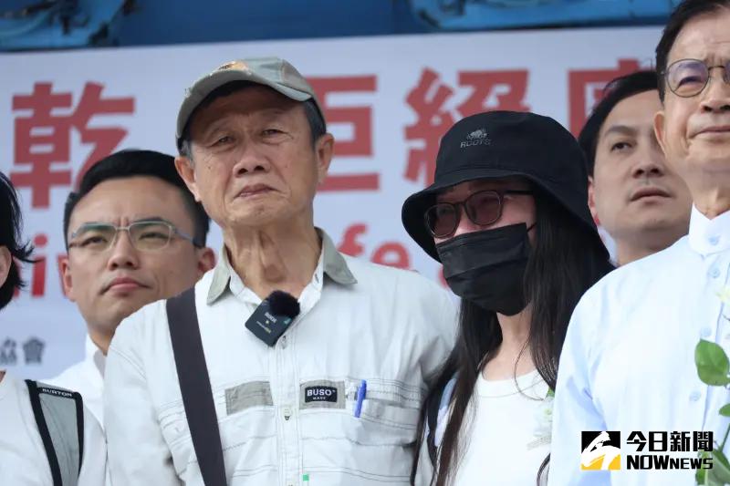 ▲師鐸獎女教師命案受害者丈夫張介能現身反廢死集會。（圖／記者陳明安攝，2024.12.03）