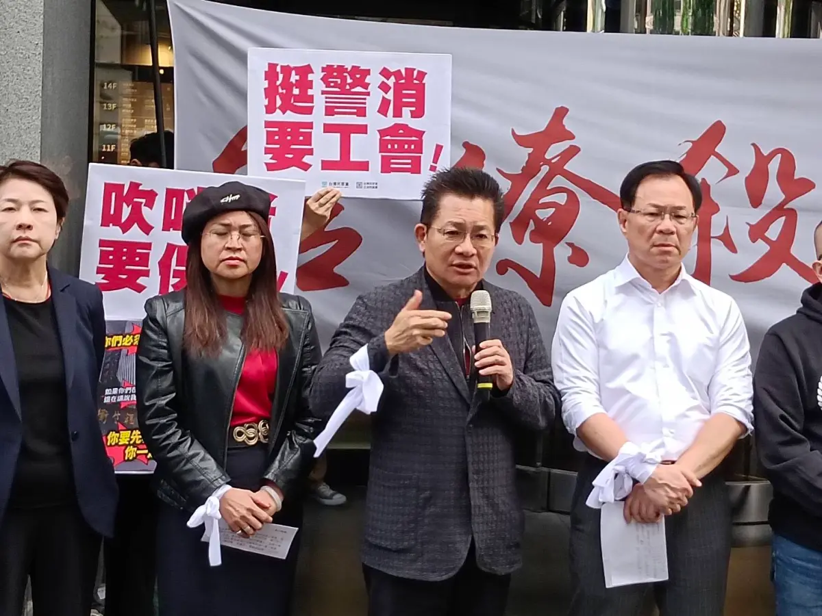 ▲台灣民眾黨立委吳春城3日在「反霸凌護勞權大遊行」行前記者會上怒斥民進黨以「征服者」心態在統治國家及看待公務人員。（圖／民眾黨提供）