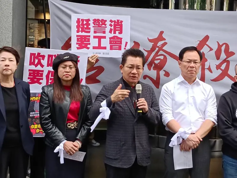 ▲台灣民眾黨立委吳春城3日在「反霸凌護勞權大遊行」行前記者會上怒斥民進黨以「征服者」心態在統治國家及看待公務人員。（圖／民眾黨提供）