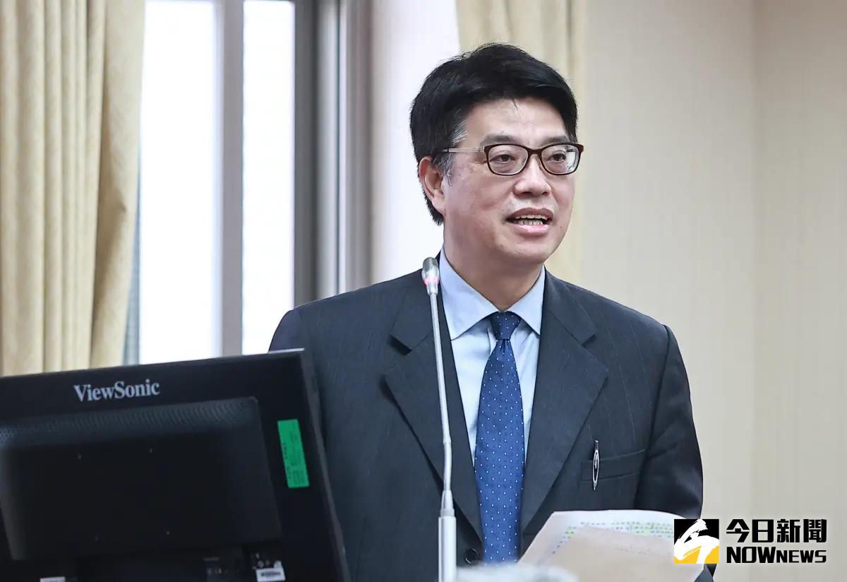 中生在台舉五星旗po網嗆陸委會 找到人了！超慘下場曝光