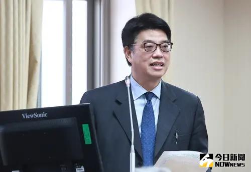 中生在台舉五星旗po網嗆陸委會 找到人了!超慘下場曝光
