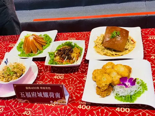 ▲「臺南400城市食力-400宴」將席開400桌，每桌收費1萬2000元，共有十道佳餚，圖為開胃拼盤「五福府城耀荷南」。（圖／取自「台南旅遊」臉書）