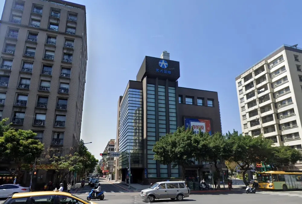 ▲元大金控出售承德路三段「元大金控承德大樓」，如今實價登錄出爐，總共18億元，由投資公司接手。（圖／Google Maps）