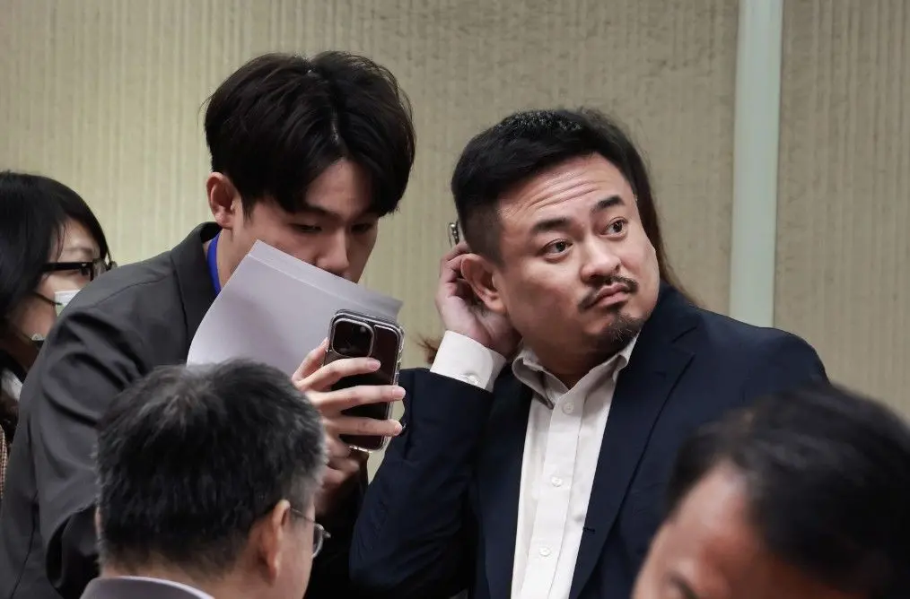 ▲前立委郭正亮對勞動部長洪申翰「沒追究寫第一份行政報告的人」感到不滿。（圖／記者吳翊緁攝影）