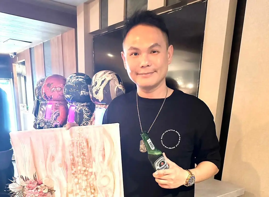 ▲網紅YouTuber超哥（黃伯超；如圖）罹患大腸癌，發現後緊急安排開刀，其經紀人透露他的近況：「是大腸癌第0期，已切除無需化療，只需要定期追蹤。」表示目前超哥身體無大礙。（圖／翻攝超派人生臉書）