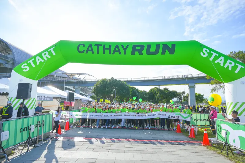 ▲國泰世華日前舉辦Cathay Run，以「Run our way」為號召，鼓勵同仁不論是工作或是運動習慣上，都「一起邁步，走我們的路」。（圖／業者提供）