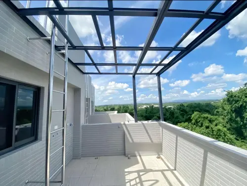 ▲「耀龍鋁門窗」高品質的門窗裝修工程，為房子增添自然光線與視野開闊效果。（圖／業者提供）