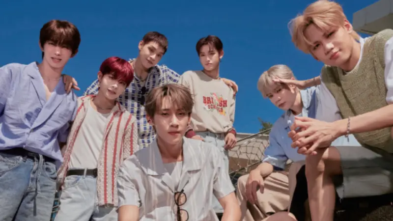 ▲昨日選出8位選手組成本季人氣團，李千娜擔任導師時就被成員「電到」，表示成員們帥到她不敢直視太久。（圖／踢帕提供）