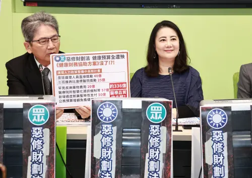 民進黨「戒嚴文」挨轟！柯建銘助理反嗆　點名這兩人玷汙民主前輩
