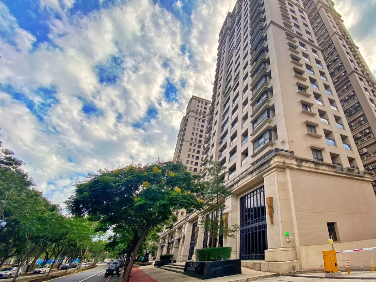 ▲2024年新竹縣市5大高單價社區出爐，位於高鐵生活圈的「惠宇謙和」以每坪99.5萬元成交紀錄拿下單價王。（圖／台灣房屋提供）