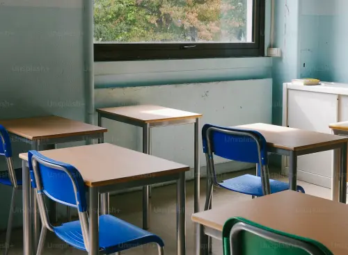 ▲台中一名小六生跟老師發生衝突，棒打老師，遭老師報警處理，引發爭議。（圖／取自Unsplash）