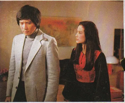 ▲▲知名作家瓊瑤一生創作無數,其擔任編劇,並由林青霞與秦漢主演的《雁兒在林梢》1979年電影與《婉君》、《青青河邊草》等經典電視劇回顧。(圖/雁兒在林梢劇照) ▲▲知名作家瓊瑤一生創作無數,其擔任編劇,並由林青霞與秦漢主演的《雁兒在林梢》1979年電影與《婉君》、《青青河邊草》等經典電視劇回顧。(圖/雁兒在林梢劇照)