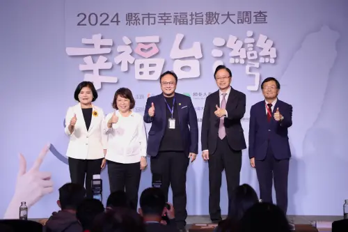 ▲台中市幸福指數調查全國第一，台中市副市長鄭照新代表市長盧秀燕前往領獎。（圖／台中市政府提供，2024.12.05）