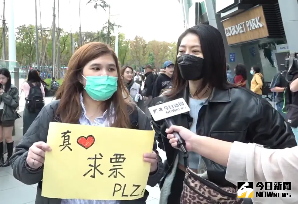 ▲吳小姐透露，朋友想聽周杰倫，總共砸了4萬元買票，但她因為拒買黃牛票，因此開演前還在門口求票。（圖／記者朱永強攝）