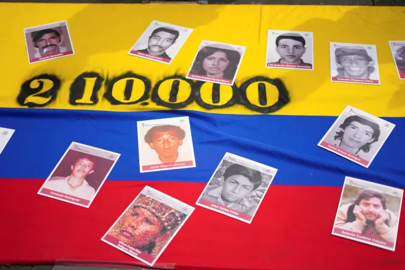 ▲聯合國強迫失蹤問題委員會指出，哥倫比亞長期存在強迫失蹤問題。圖為去年「國際失蹤者日」展示的失蹤人士照片。（圖／美聯社／達志影像）