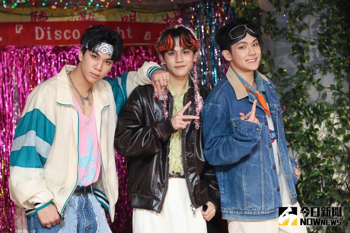 ▲AcQUA源少年R.Y.G. 〈Disco Night〉新歌發布會上請到王彩樺（右二）站台，王彩樺大讚這首歌的旋律和舞蹈都很有特色，有機會像她的〈保庇〉一樣大紅。（圖／記者陳明安攝）