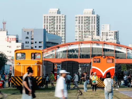 ▲哈瑪星鐵道園區全新升級，搜羅多輛經典火車展出。（圖／高雄市政府文化局提供）